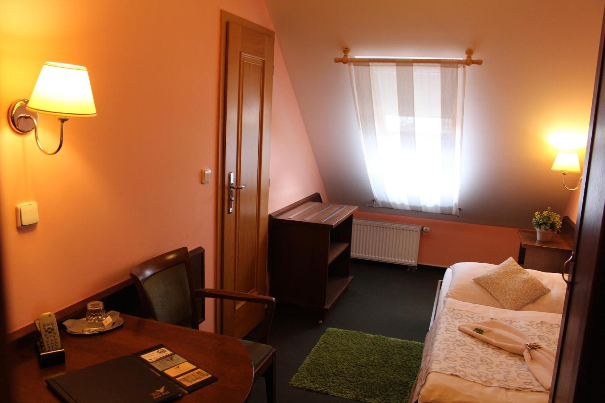 Zamecky Hotel Zlaty Orel Hranice  Exterior photo