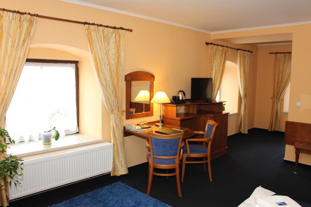 Zamecky Hotel Zlaty Orel Hranice  Exterior photo