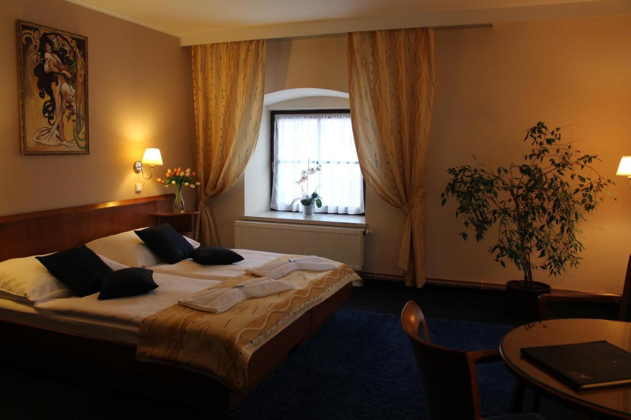 Zamecky Hotel Zlaty Orel Hranice  Exterior photo