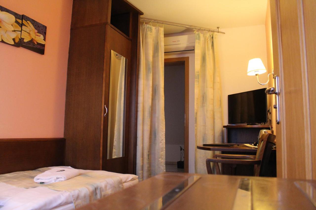Zamecky Hotel Zlaty Orel Hranice  Exterior photo