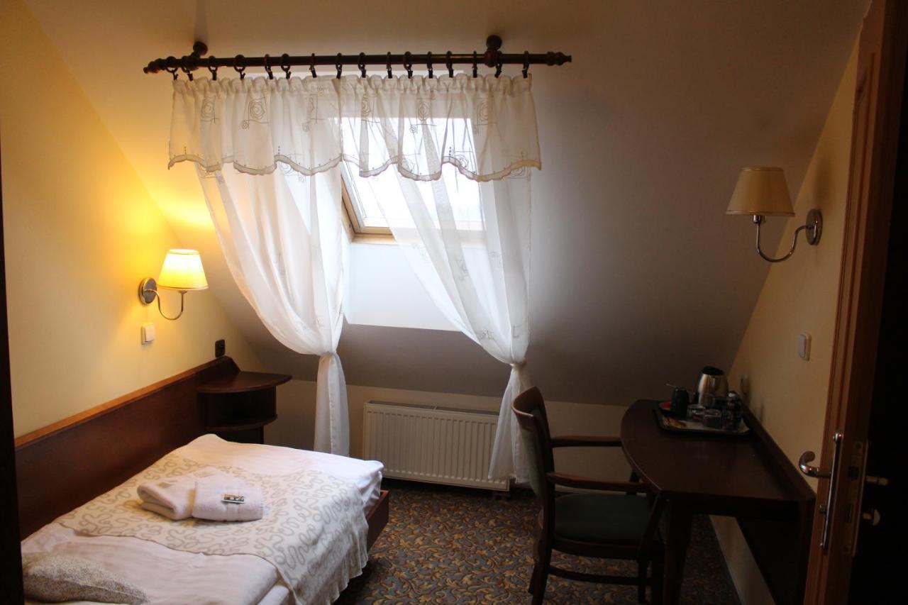 Zamecky Hotel Zlaty Orel Hranice  Exterior photo