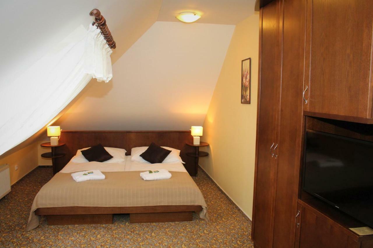 Zamecky Hotel Zlaty Orel Hranice  Exterior photo